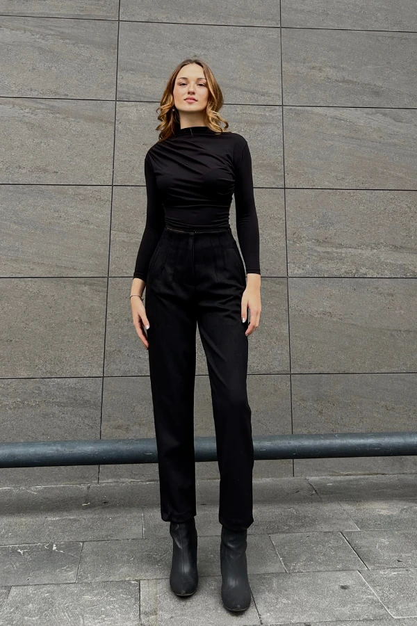 Siyah süet pantolon