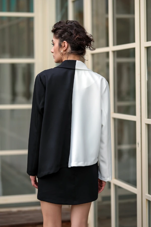 Siyah Beyaz Asimetrik Ceket
