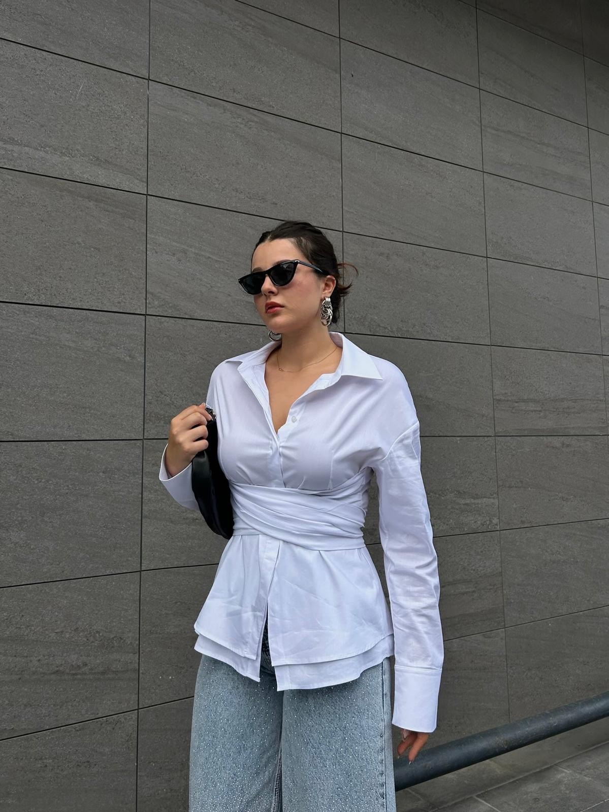 Beyaz kuşak detaylı tasarım gömlek