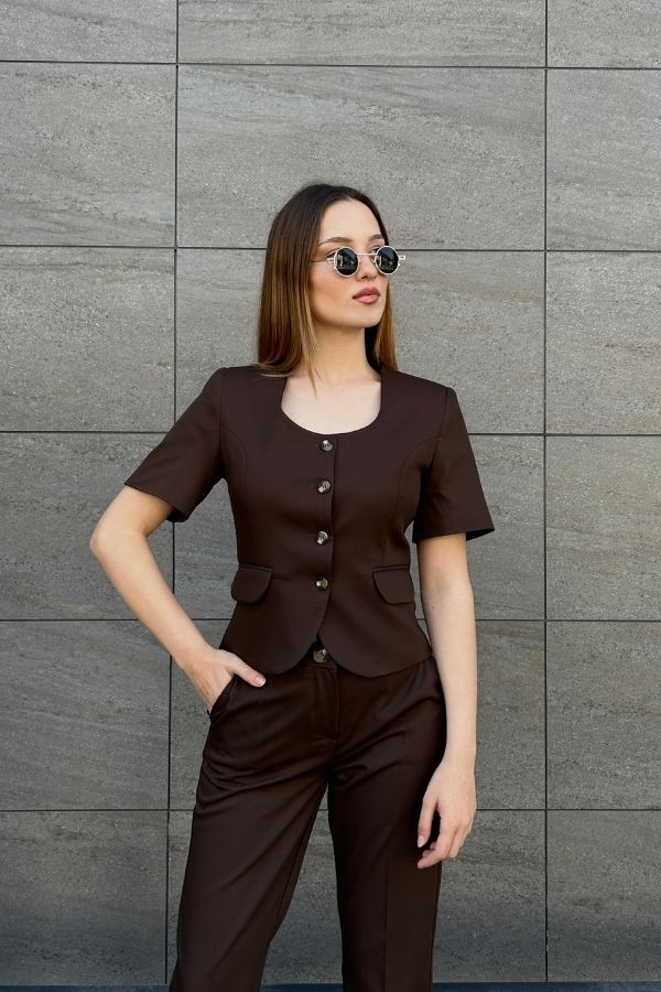 Kahve kısa kol vatkalı blazer takım