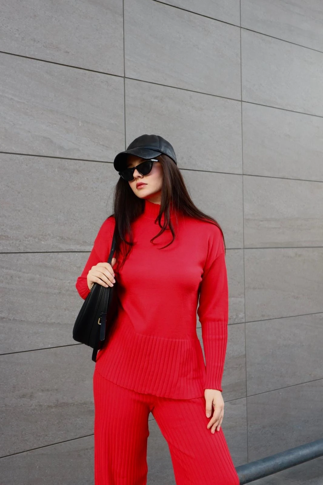 Kırmızı triko takım