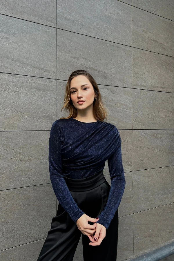 Lacivert büzgülü drapeli simli bluz