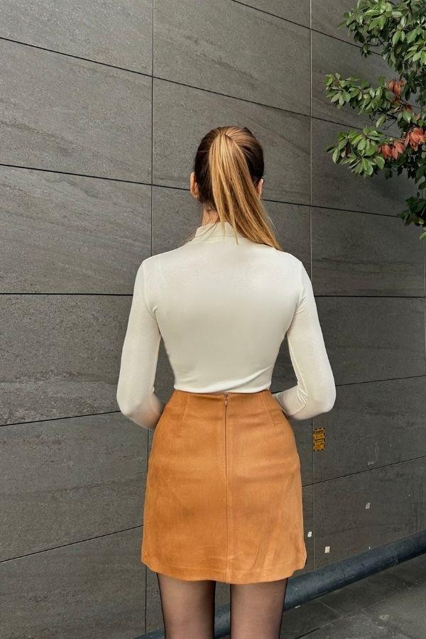 Dik yaka krem body
