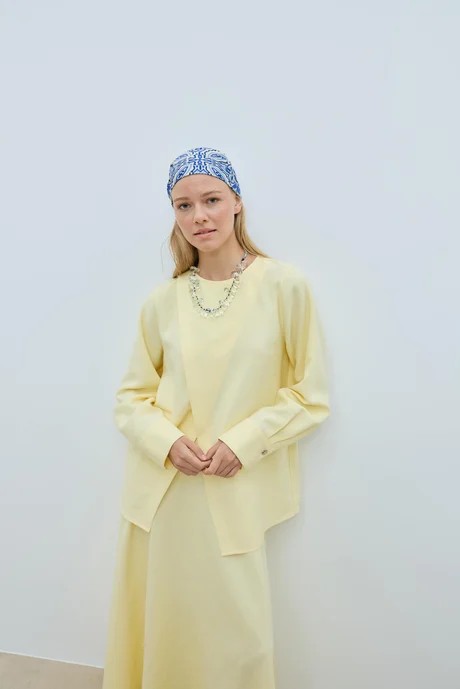 Sarı asimetrik tencel bluz