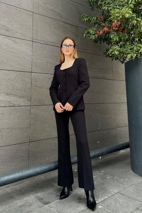 Siyah geniş yaka takım