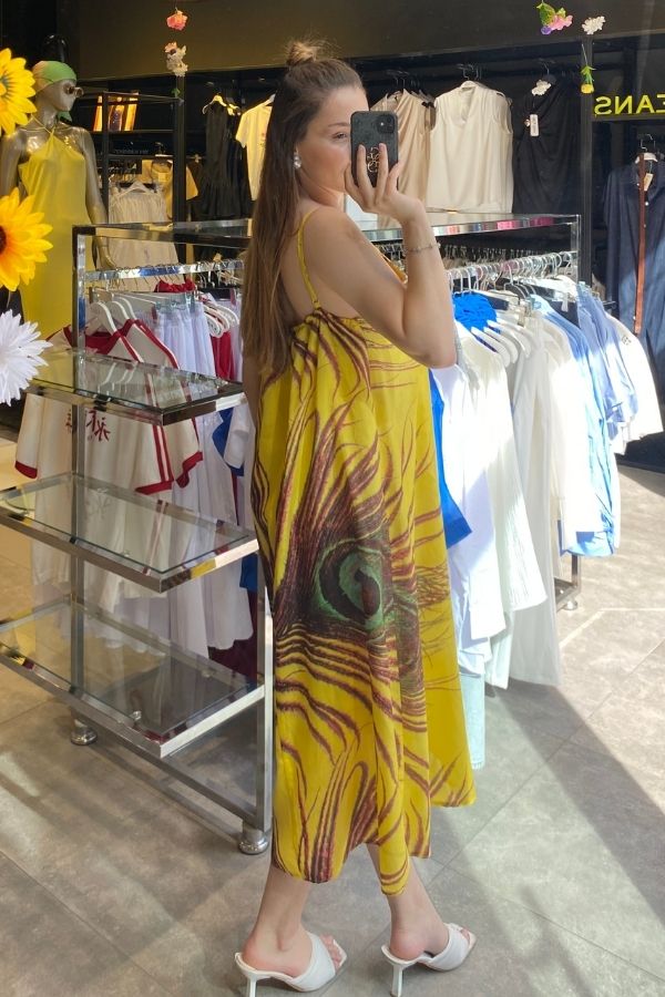 Sarı askılı desenli elbise