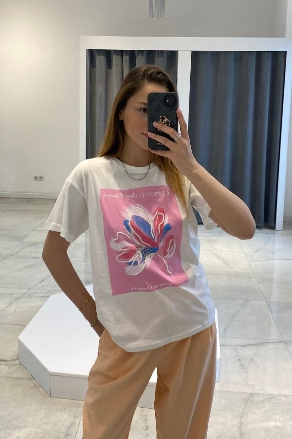 Çiçek desenli taşlı tişört