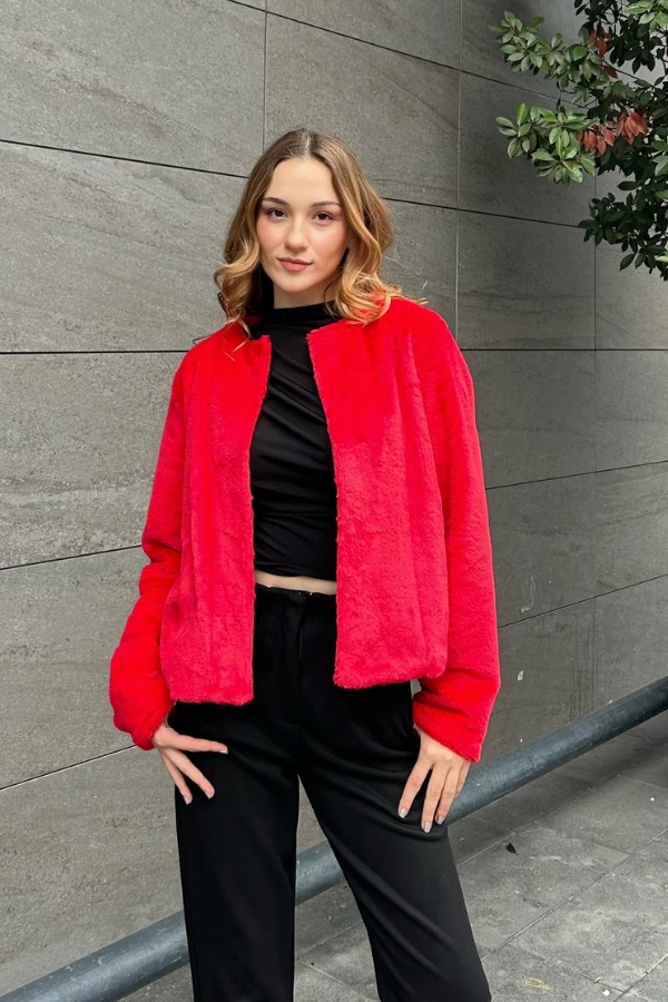 Kırmızı peluş ceket