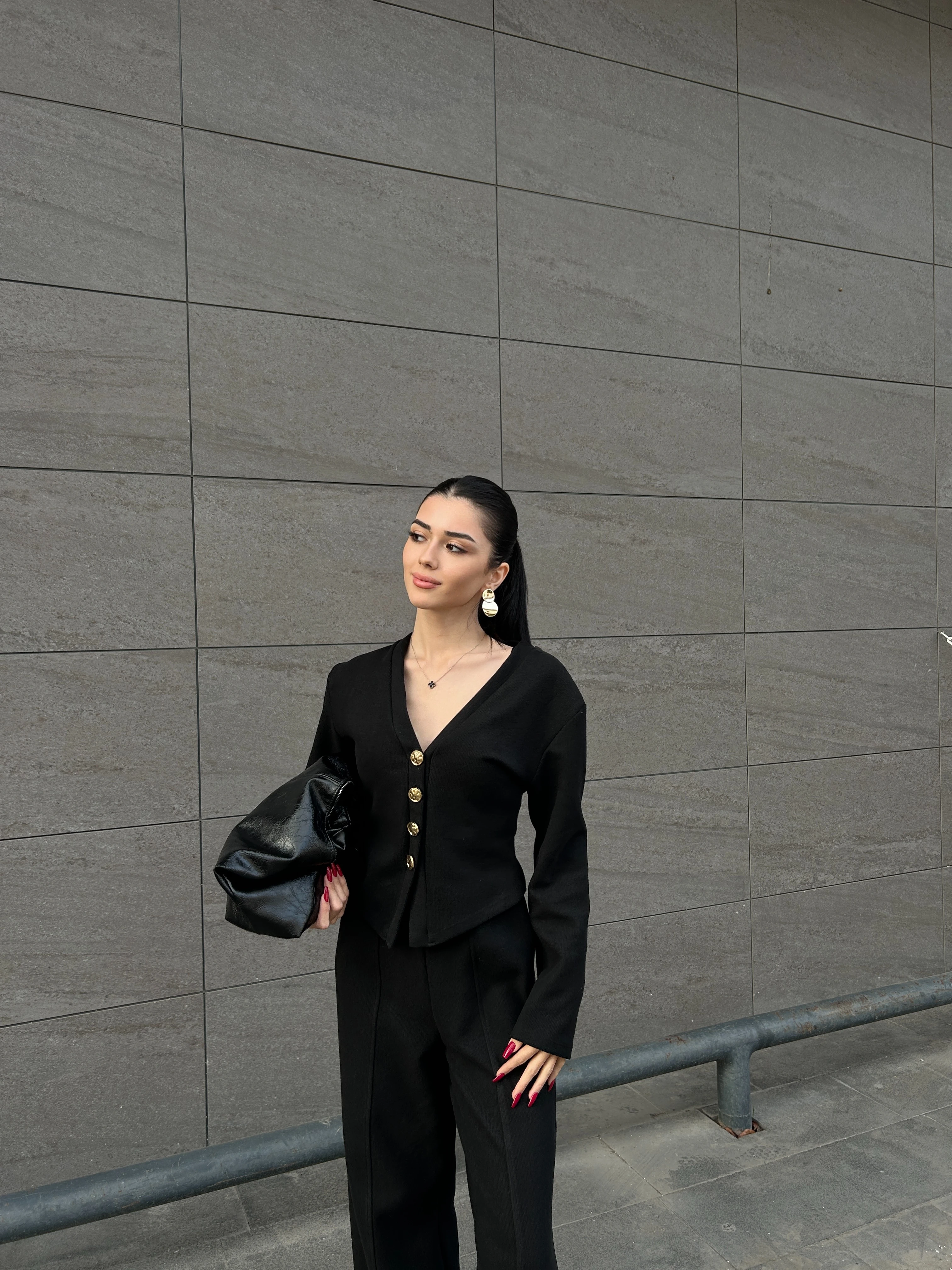 Siyah gold düğmeli triko takım