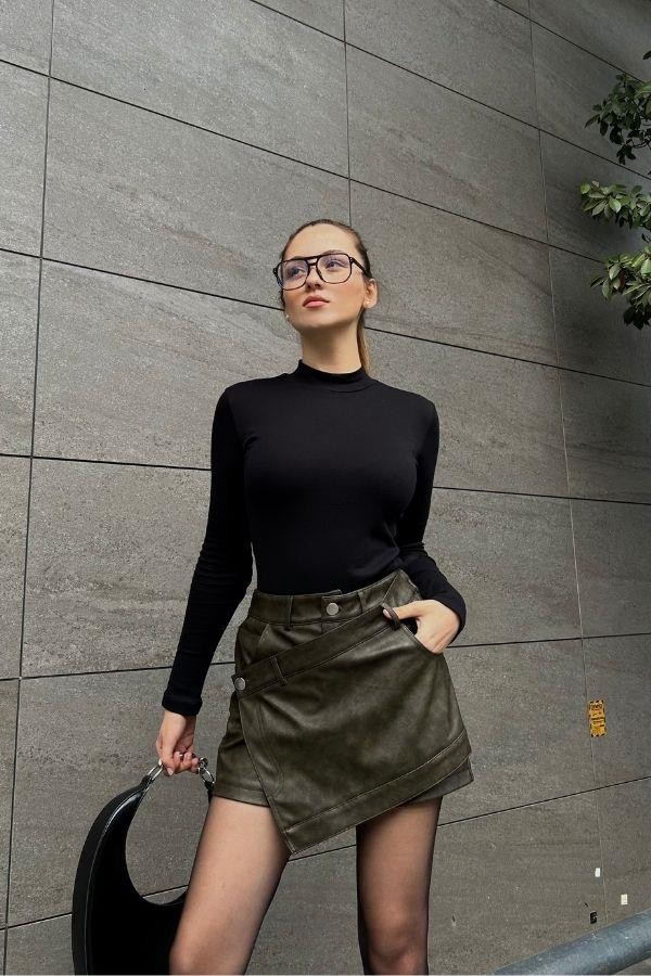 Siyah dik yaka body