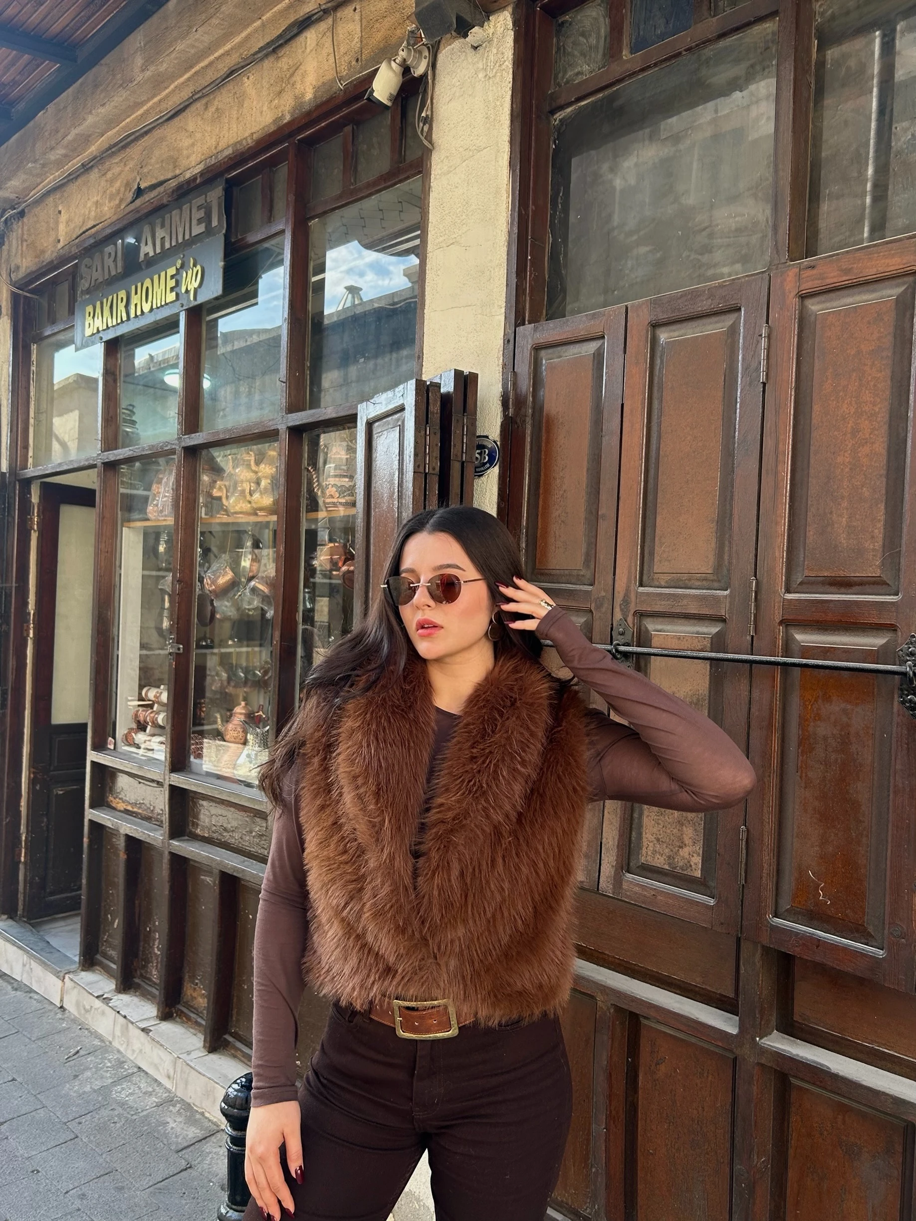 Kahverengi kürk yelek