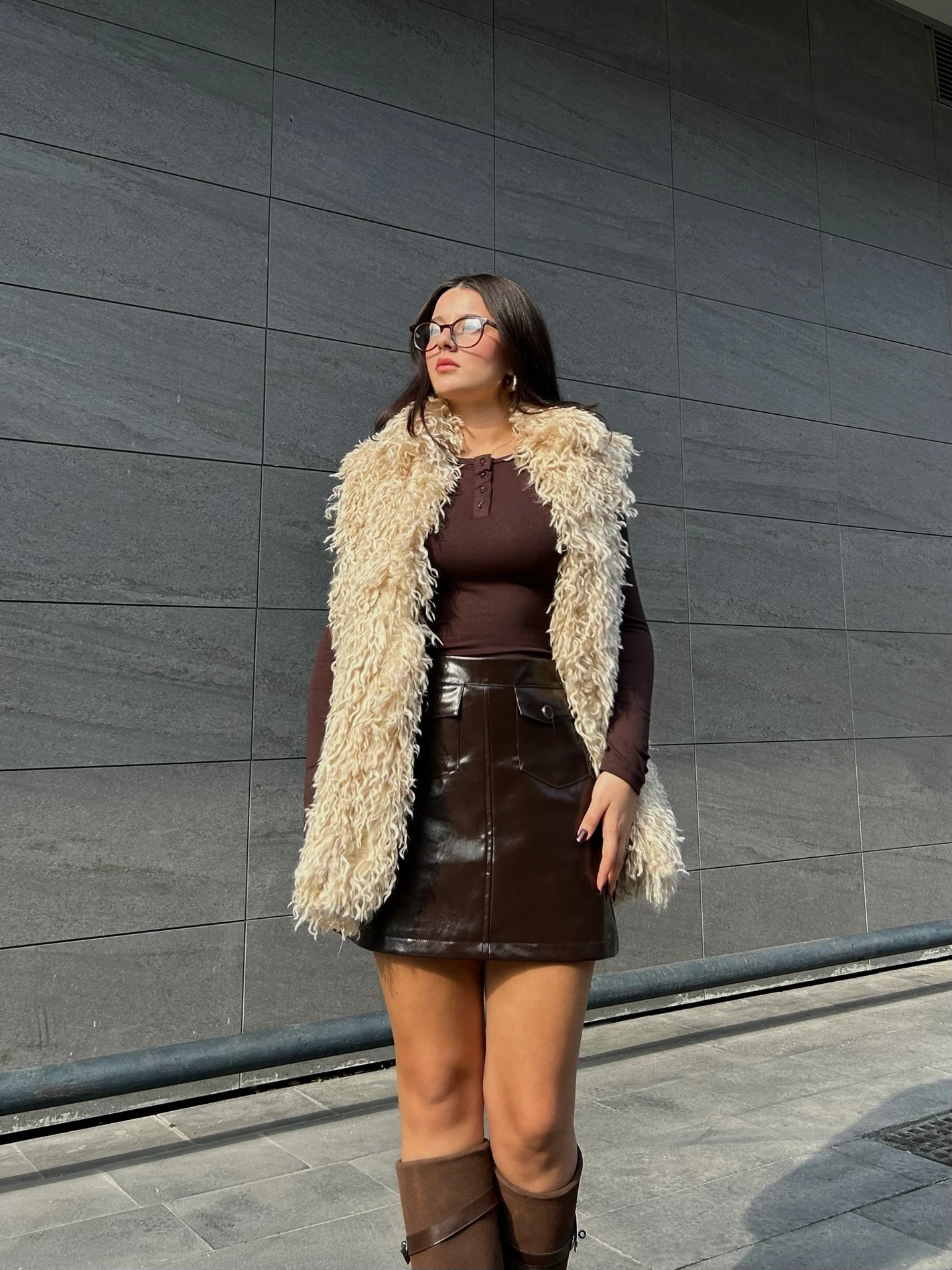 Kahverengi parlak deri etek