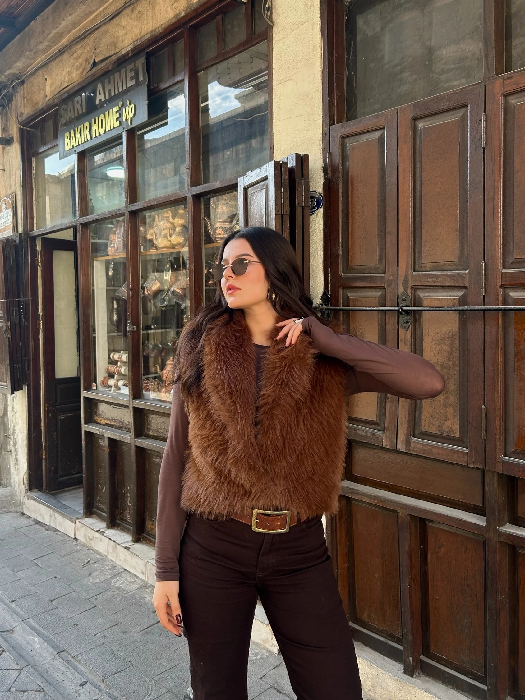 Kahverengi kürk yelek