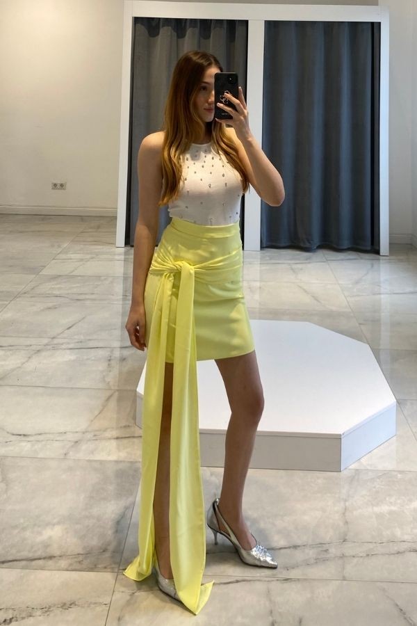 Sarı önden bağlama mini etek