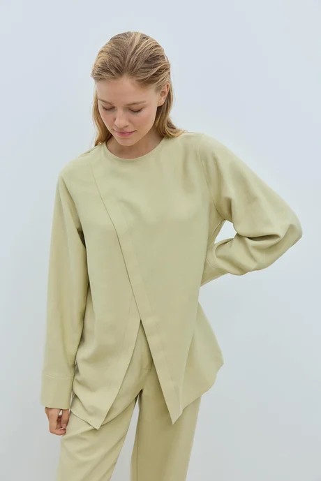 Yeşil asimetrik tencel bluz