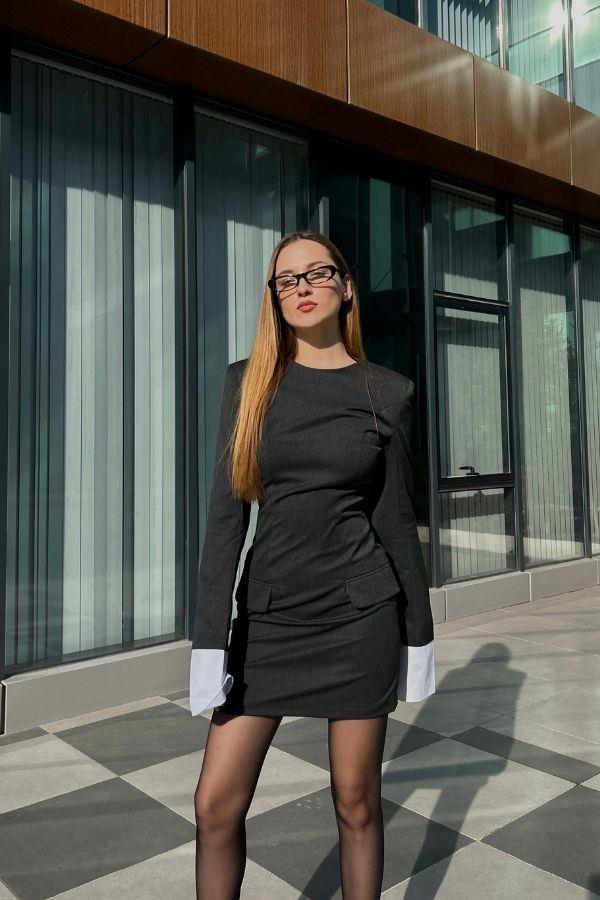 Gri beyaz manşetli elbise