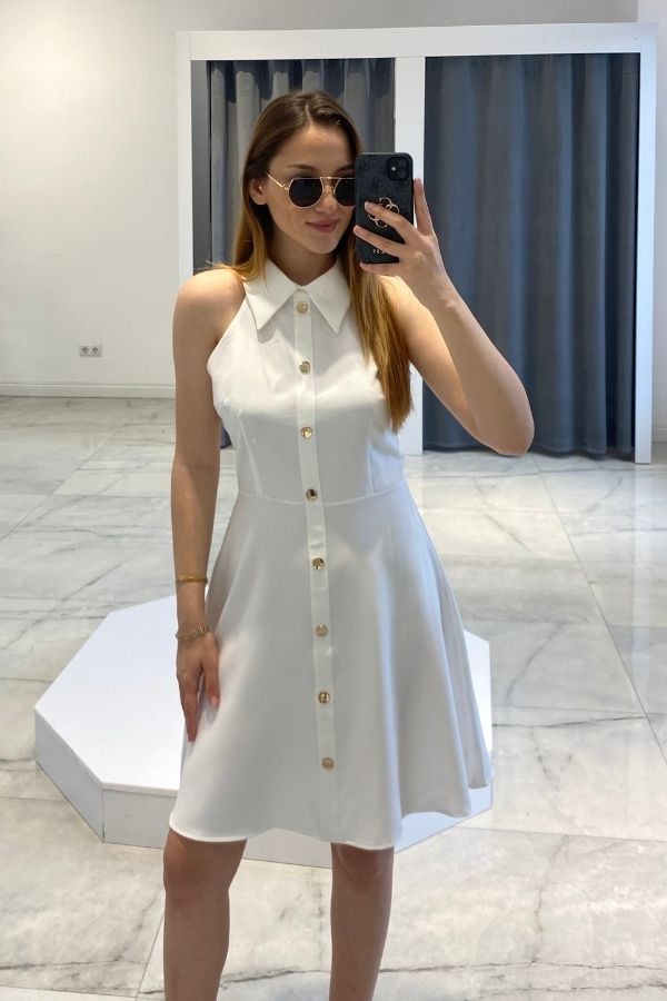 Beyaz gold düğmeli yakalı elbise