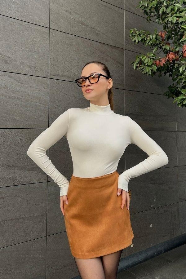 Dik yaka krem body
