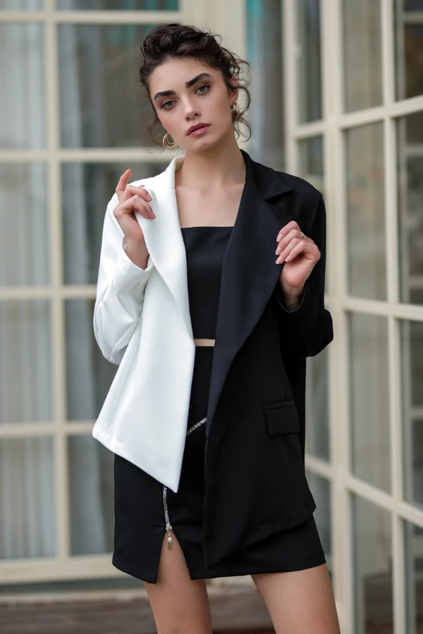 Siyah Beyaz Asimetrik Ceket