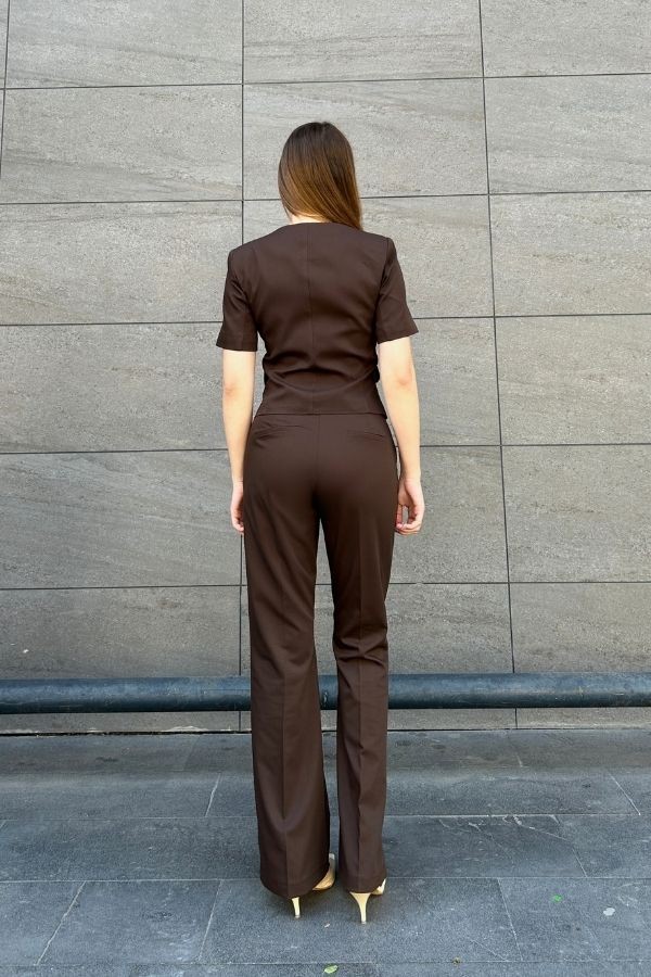 Kahve kısa kol vatkalı blazer takım