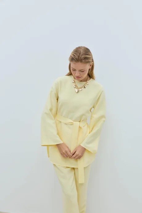 Sarı tencel kuşaklı bluz