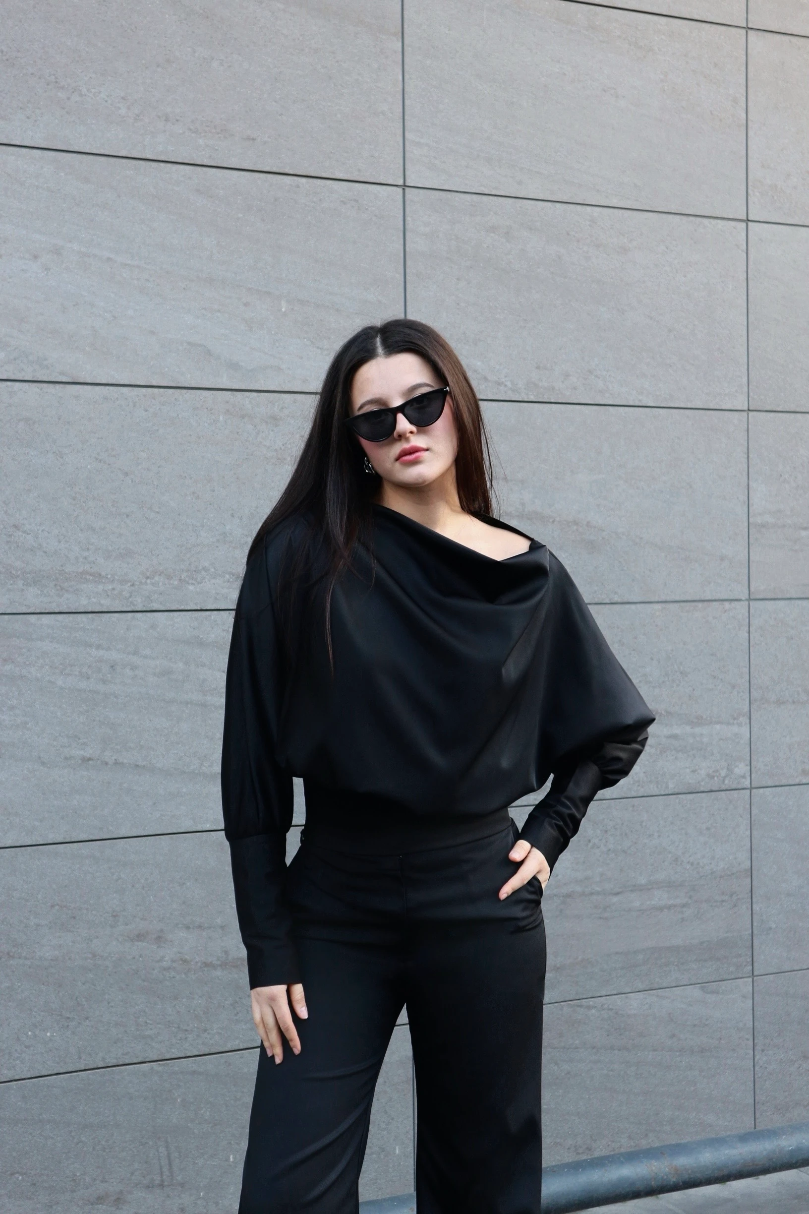 Siyah saten degaje yaka bluz