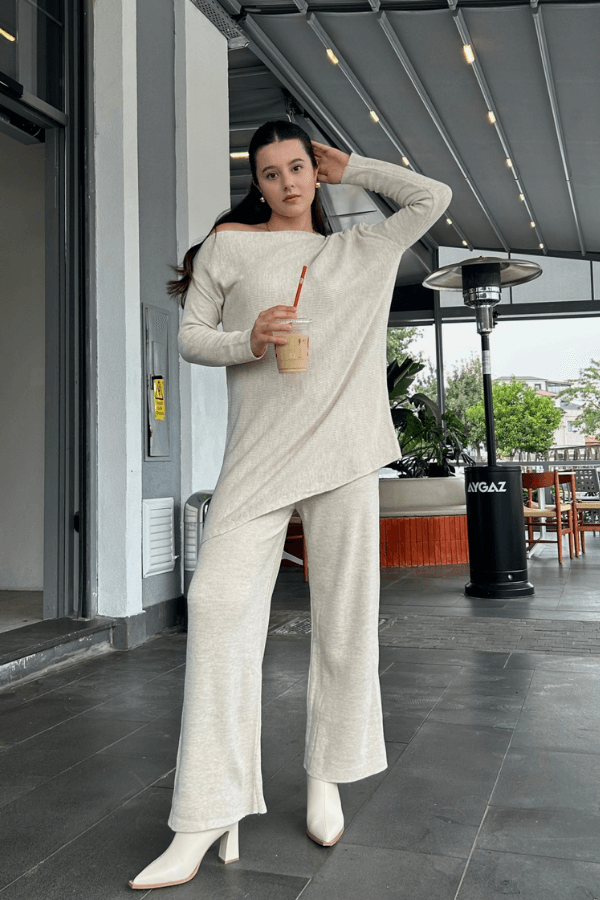 Krem gold detaylı triko takım