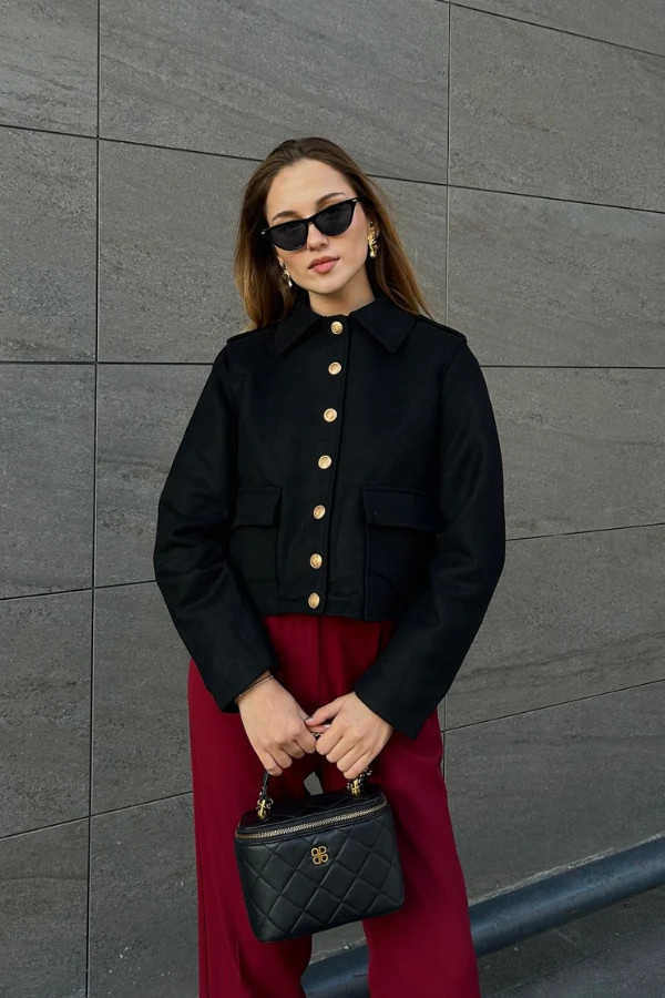 Gold düğmeli kaşe ceket