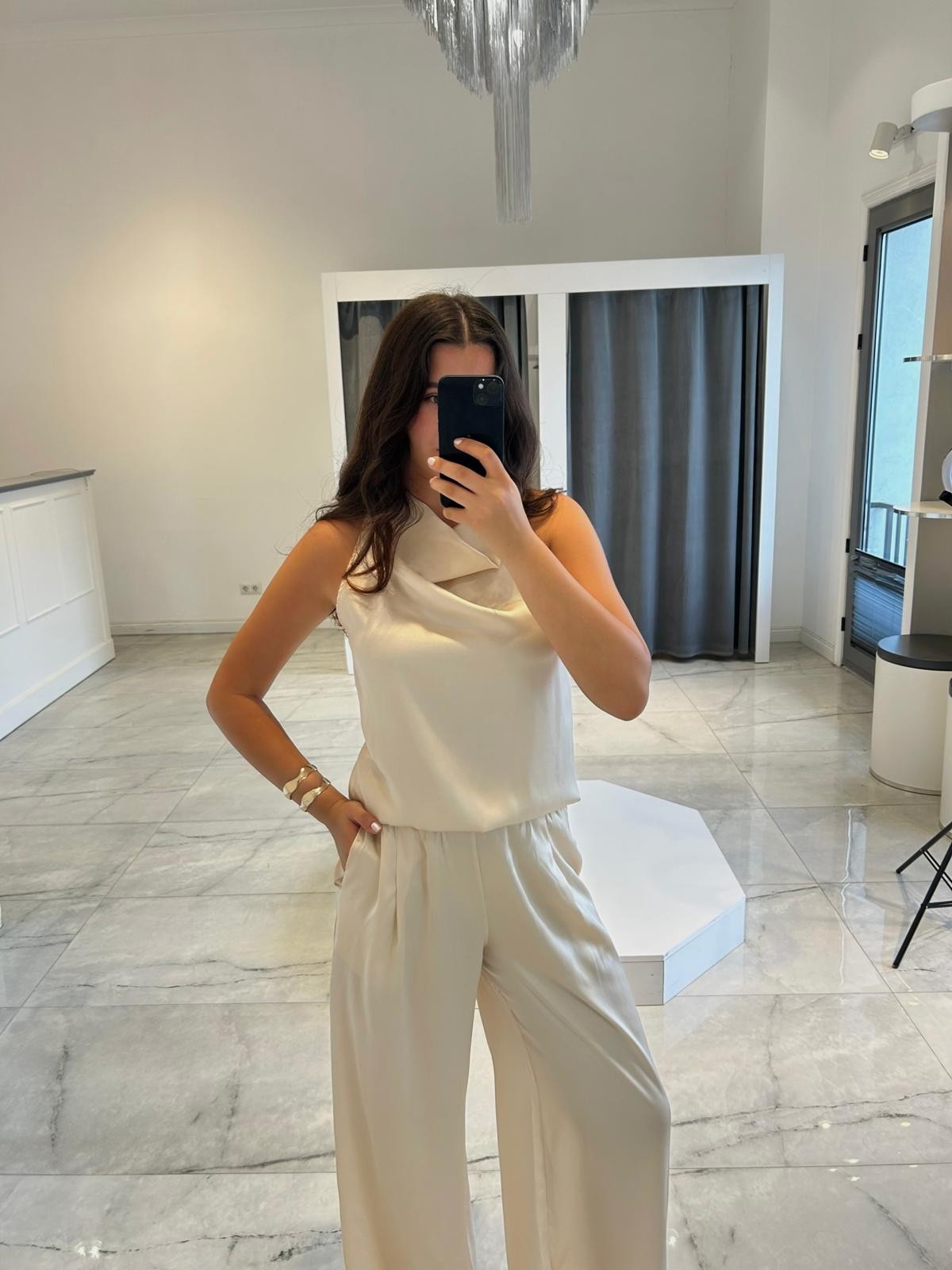 Bej saten halter yaka bluz pantolon takım 
