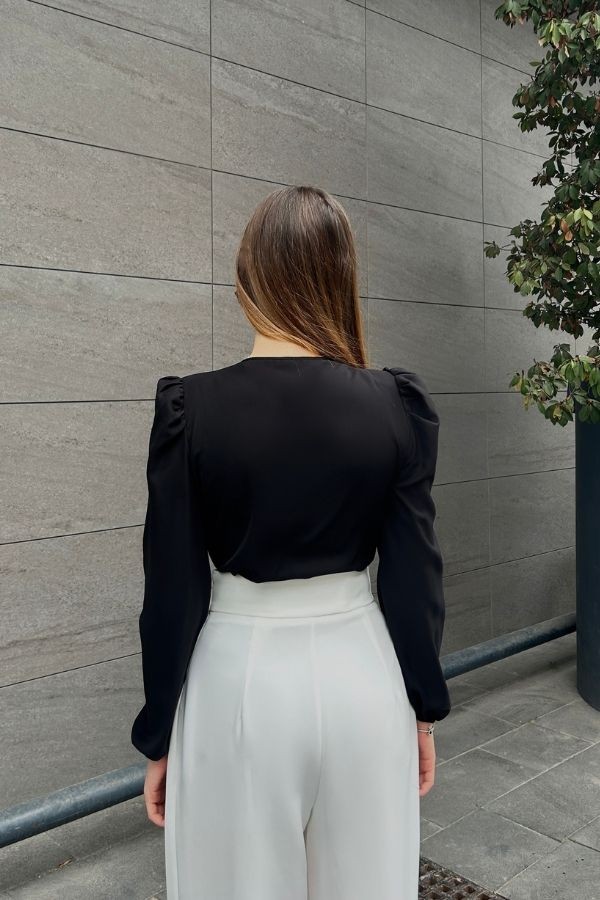 Siyah kruvaze vatkalı bodysuit 