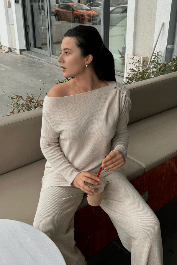 Krem gold detaylı triko takım
