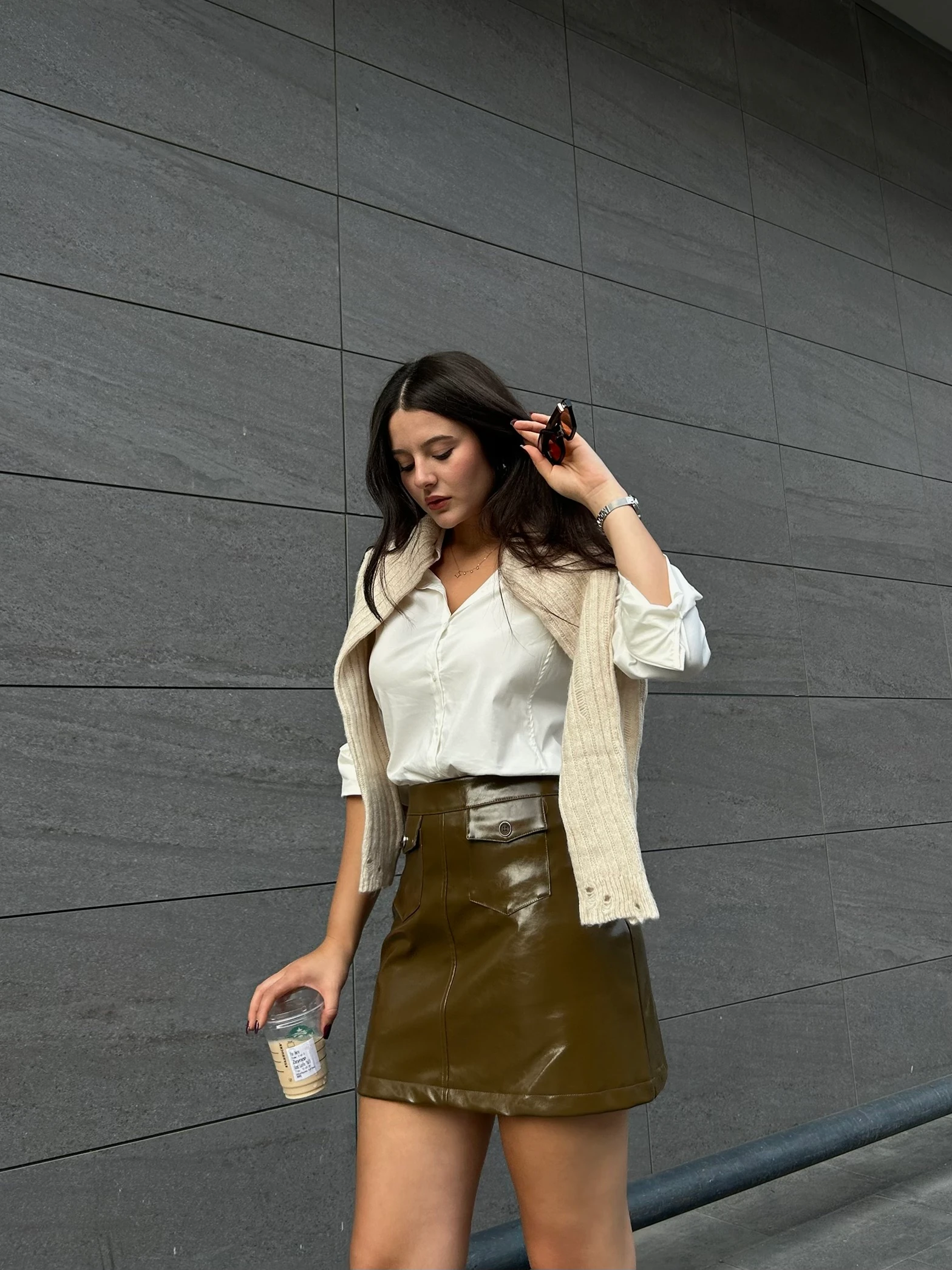 Yağ yeşili parlak deri etek