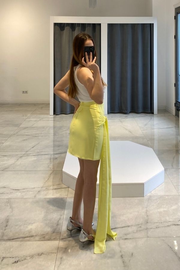 Sarı önden bağlama mini etek