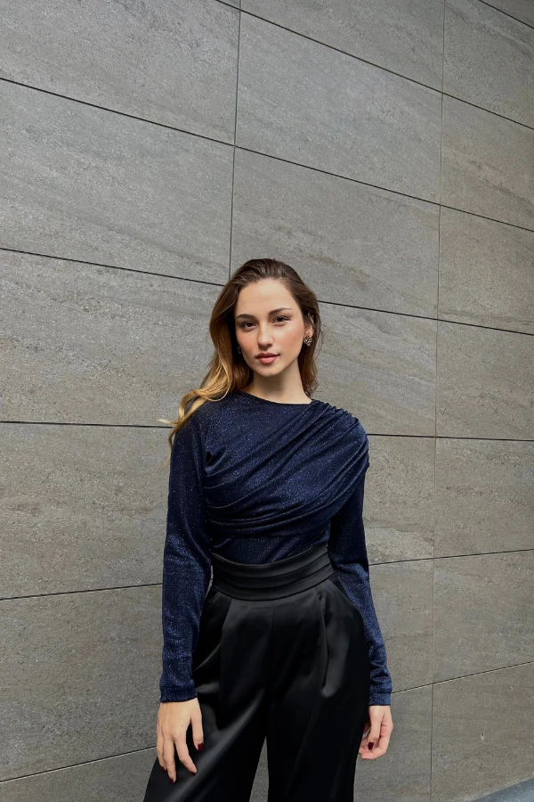 Lacivert büzgülü drapeli simli bluz