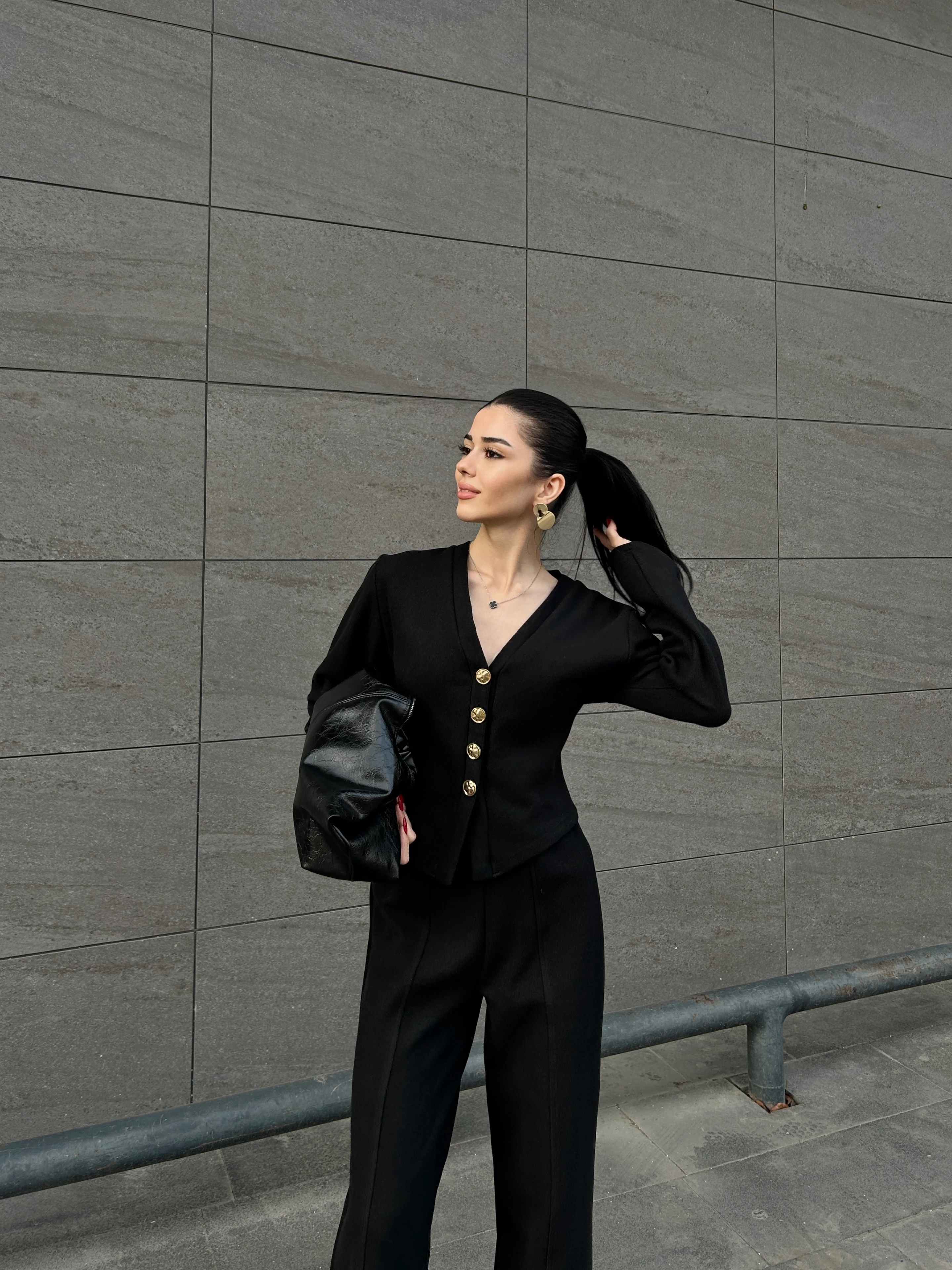 Siyah gold düğmeli triko takım