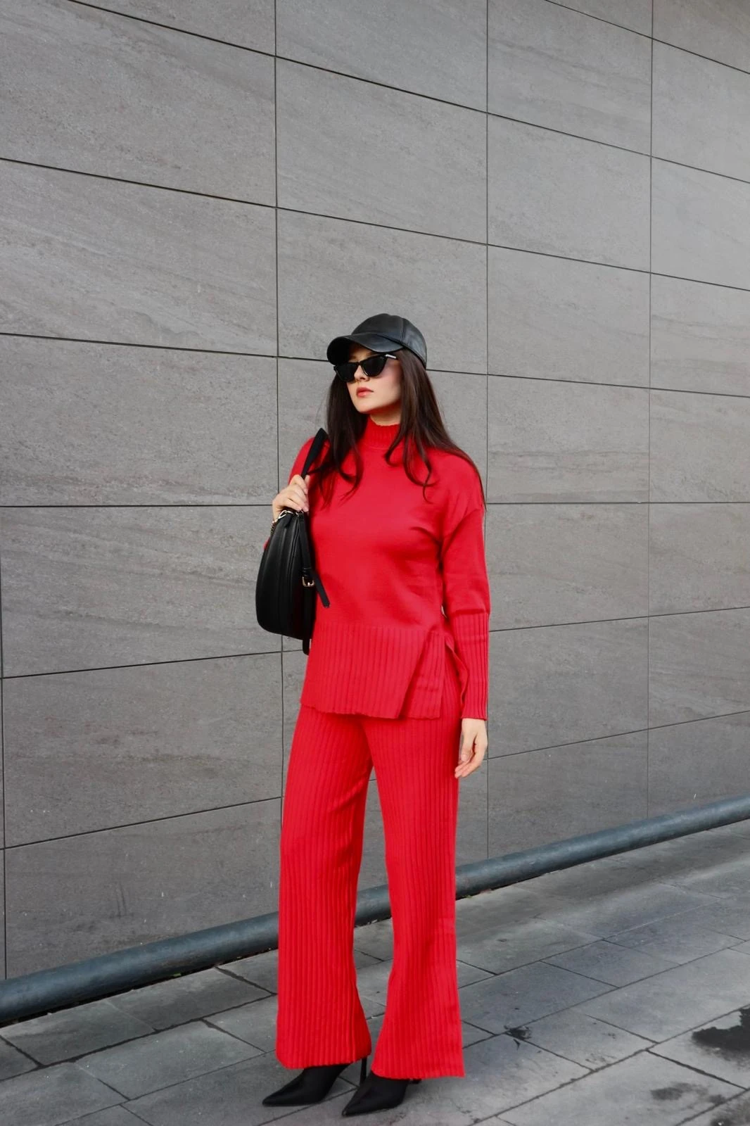 Kırmızı triko takım