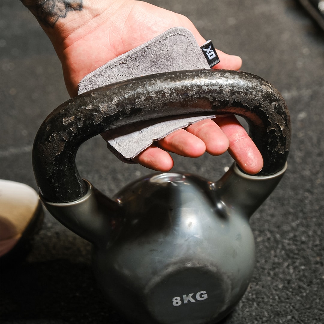 Grip Pad – Gerçek Deri Kaymaz Ağırlık El Pedi (Esnek Parmaklı Spor Eldiveni)