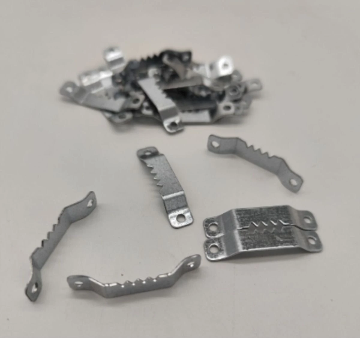 Vidalı Tırtıl Askı Küçük 20 Adet ve Montaj Vidaları