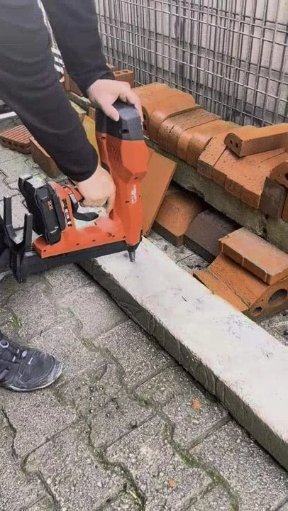 BX 4-22 AKÜLÜ ÇİVİ ÇAKMA TABANCA SETİ (7.000 ad çivi dahil)