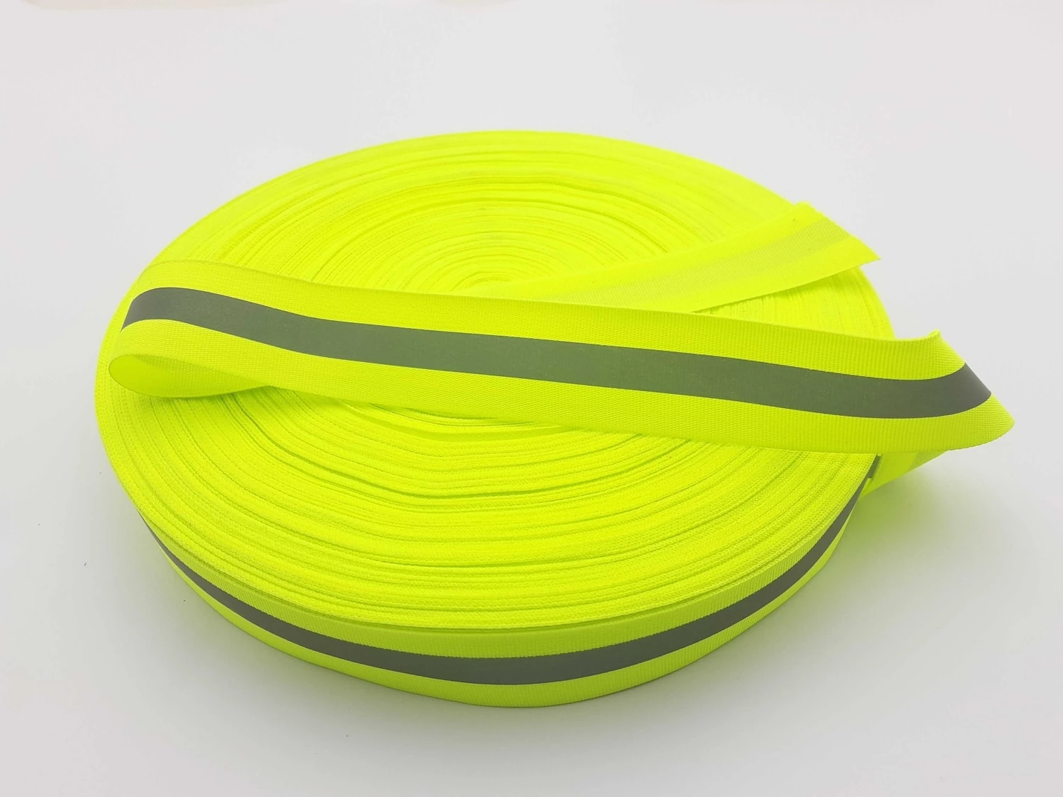 3,0 cm Genişliğinde 5 Metre Fosforlu Yeşil Polyester Reflektör Şerit