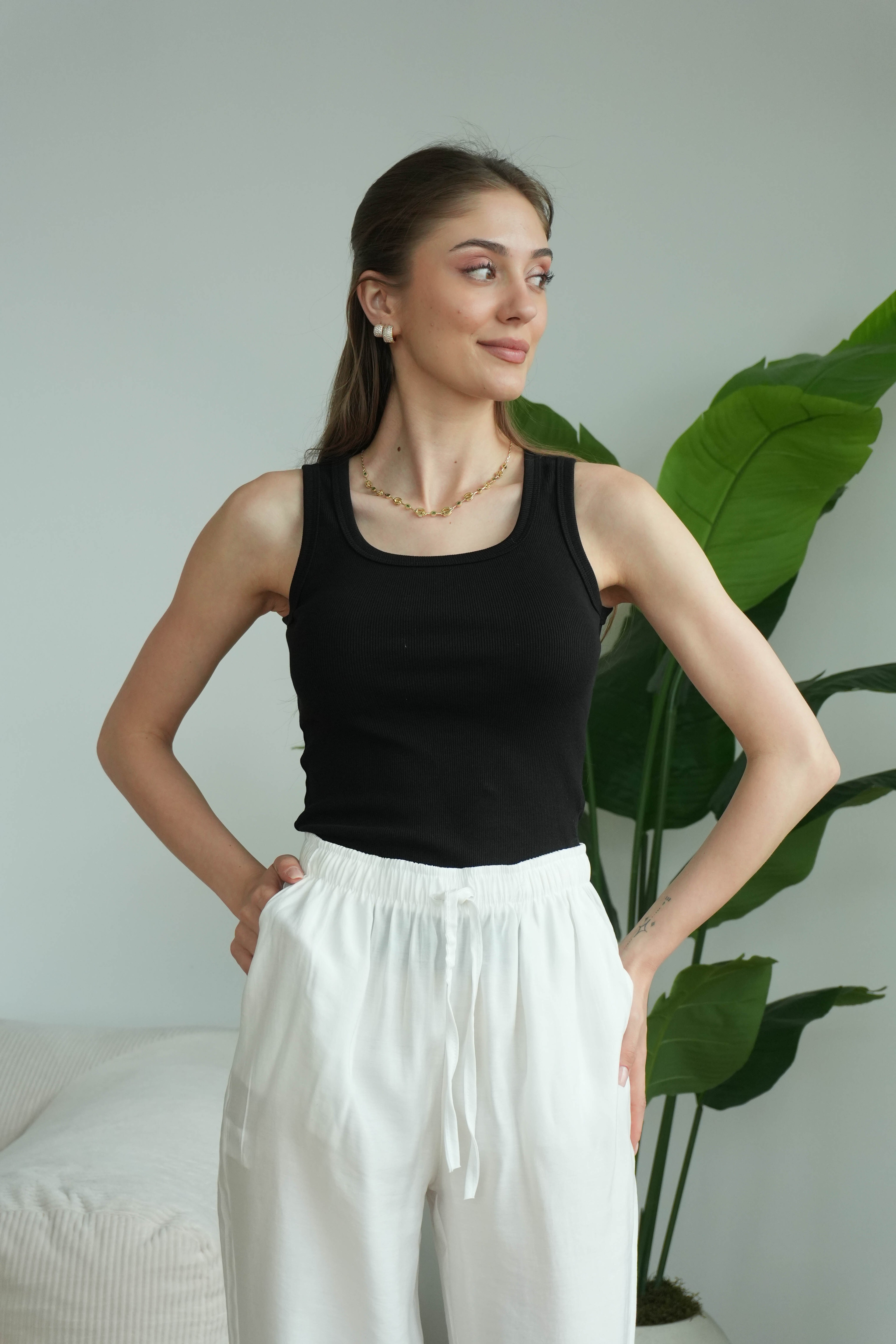 Sienna Kare Yaka Askılı Atlet - Siyah