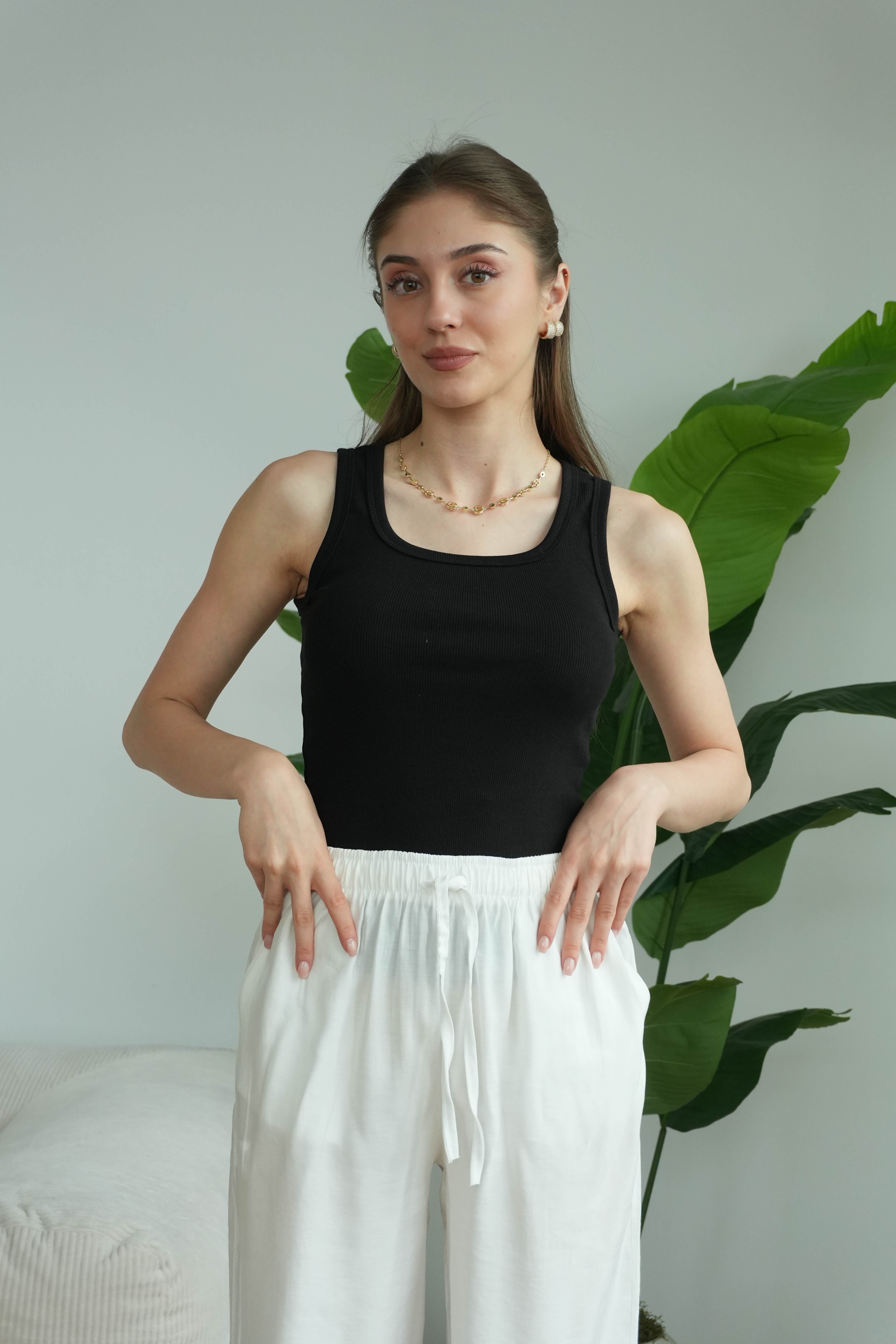 Sienna Kare Yaka Askılı Atlet - Siyah