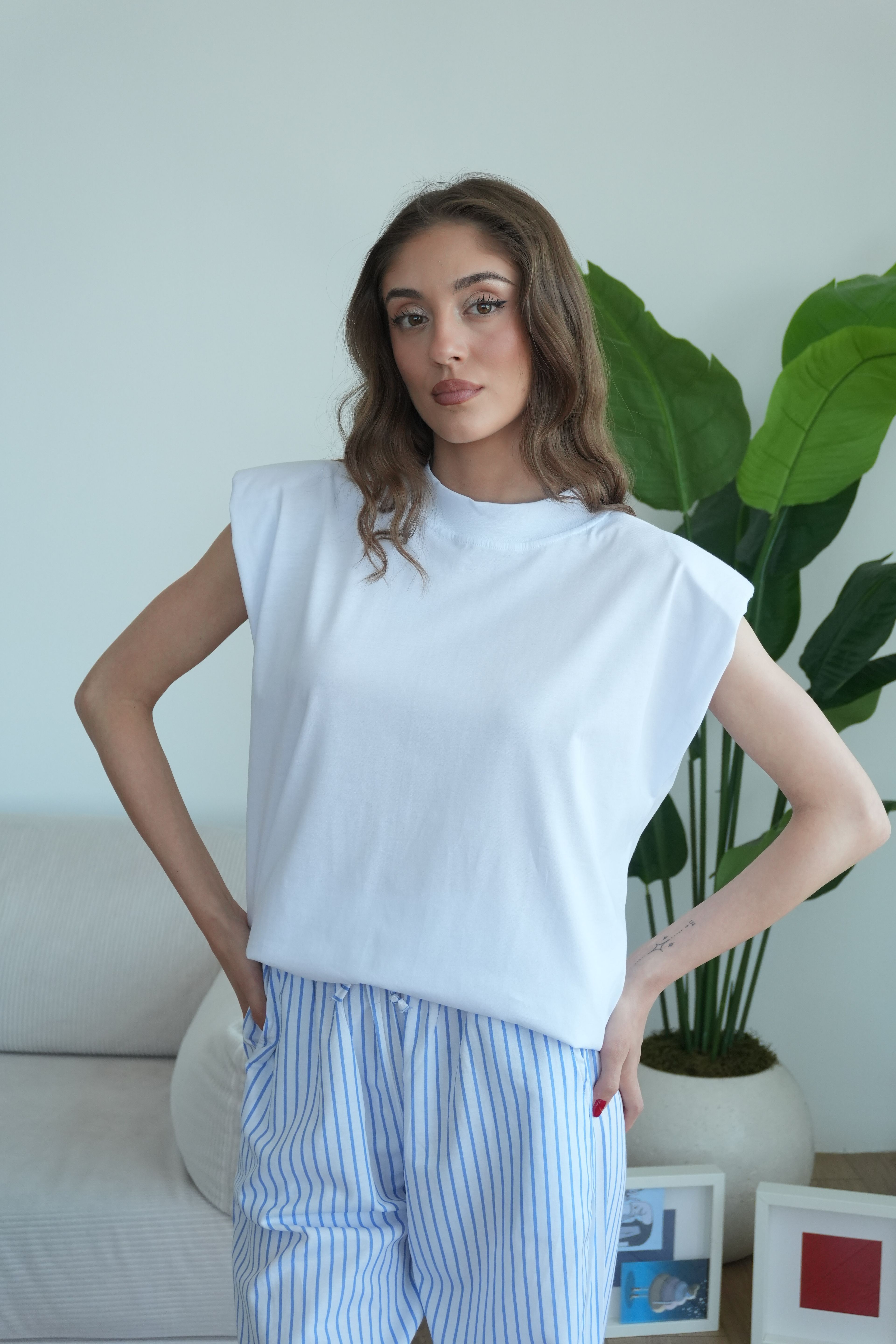 Deyvi Vatkalı Sıfırkollu Bluz - Beyaz
