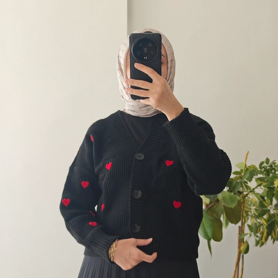 Kalp Detaylı V Yaka Triko Hırka - Ürün Kodu 1015