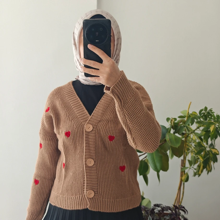 Kalp Detaylı V Yaka Triko Hırka - Ürün Kodu 1015