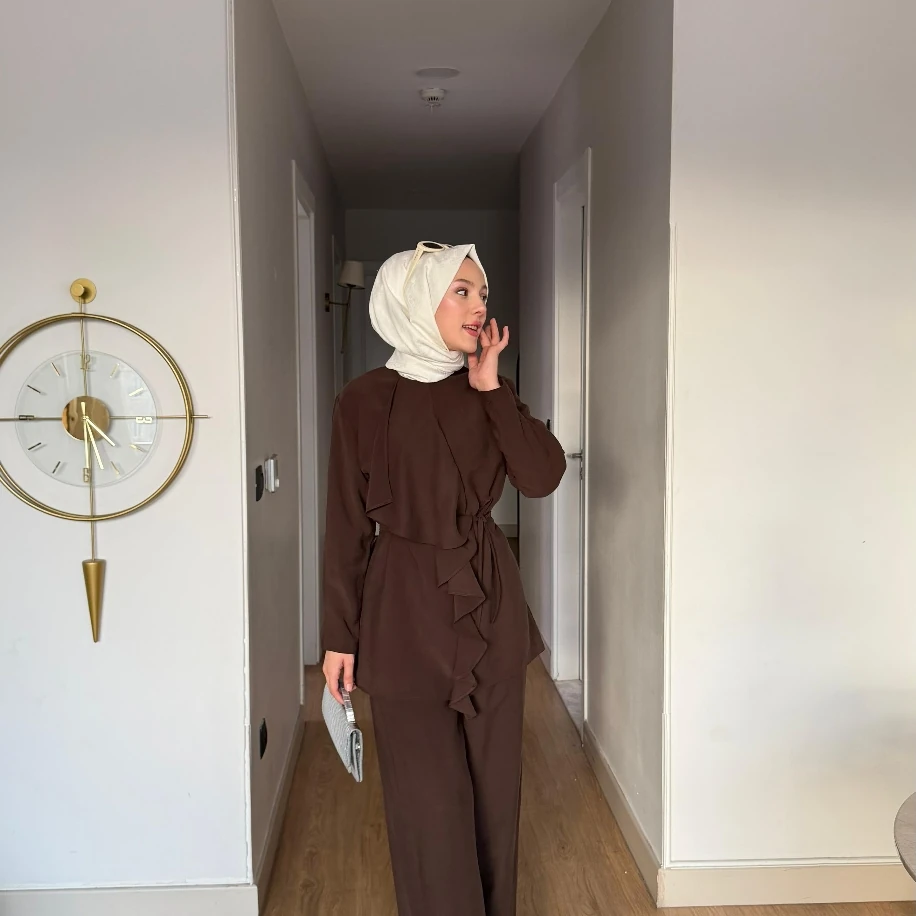 Fırfır Detaylı Pantolonlu Takım - 1035 Acı Kahve