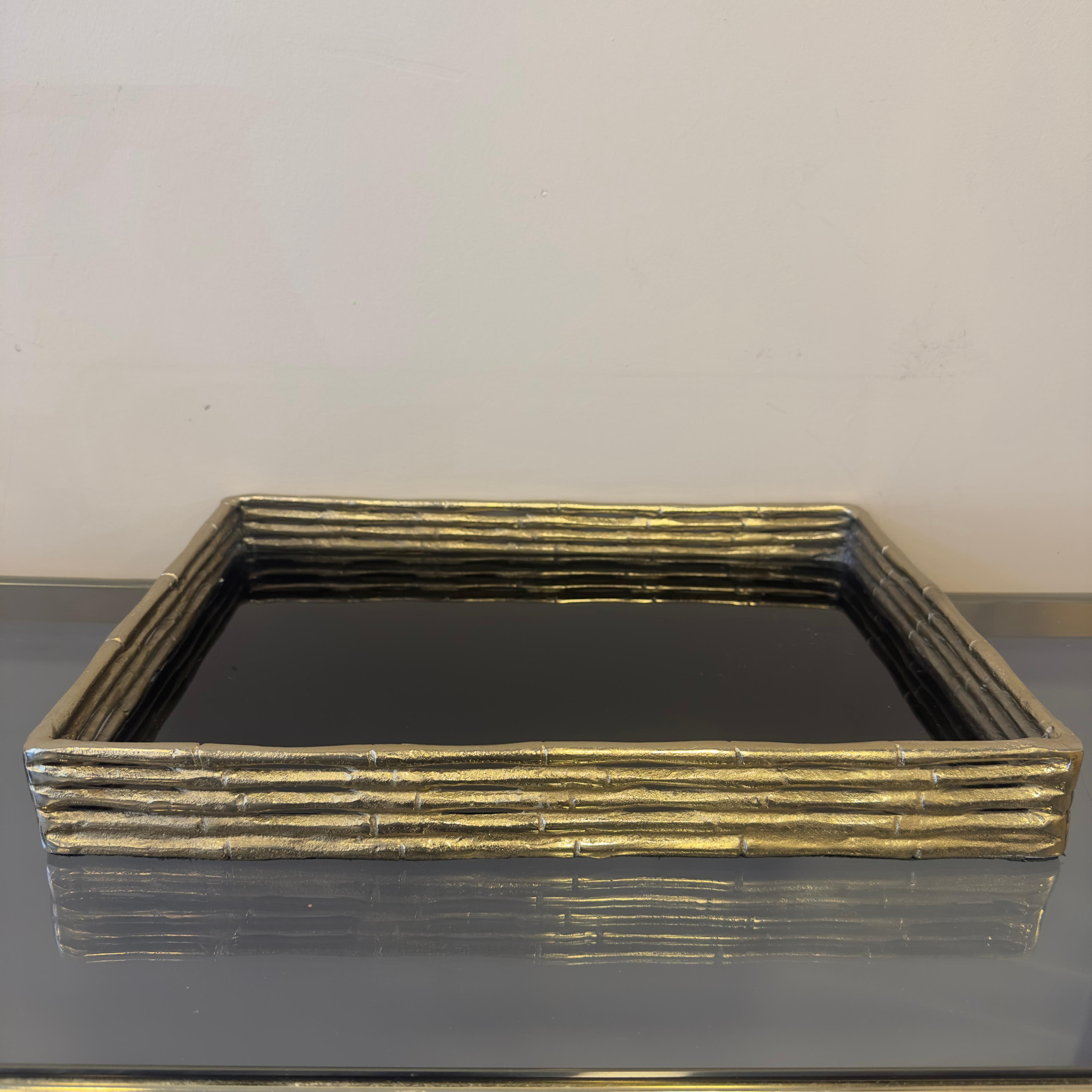 Gold Renk Bambu Desen Kenarlı Siyah Camlı Tepsi
