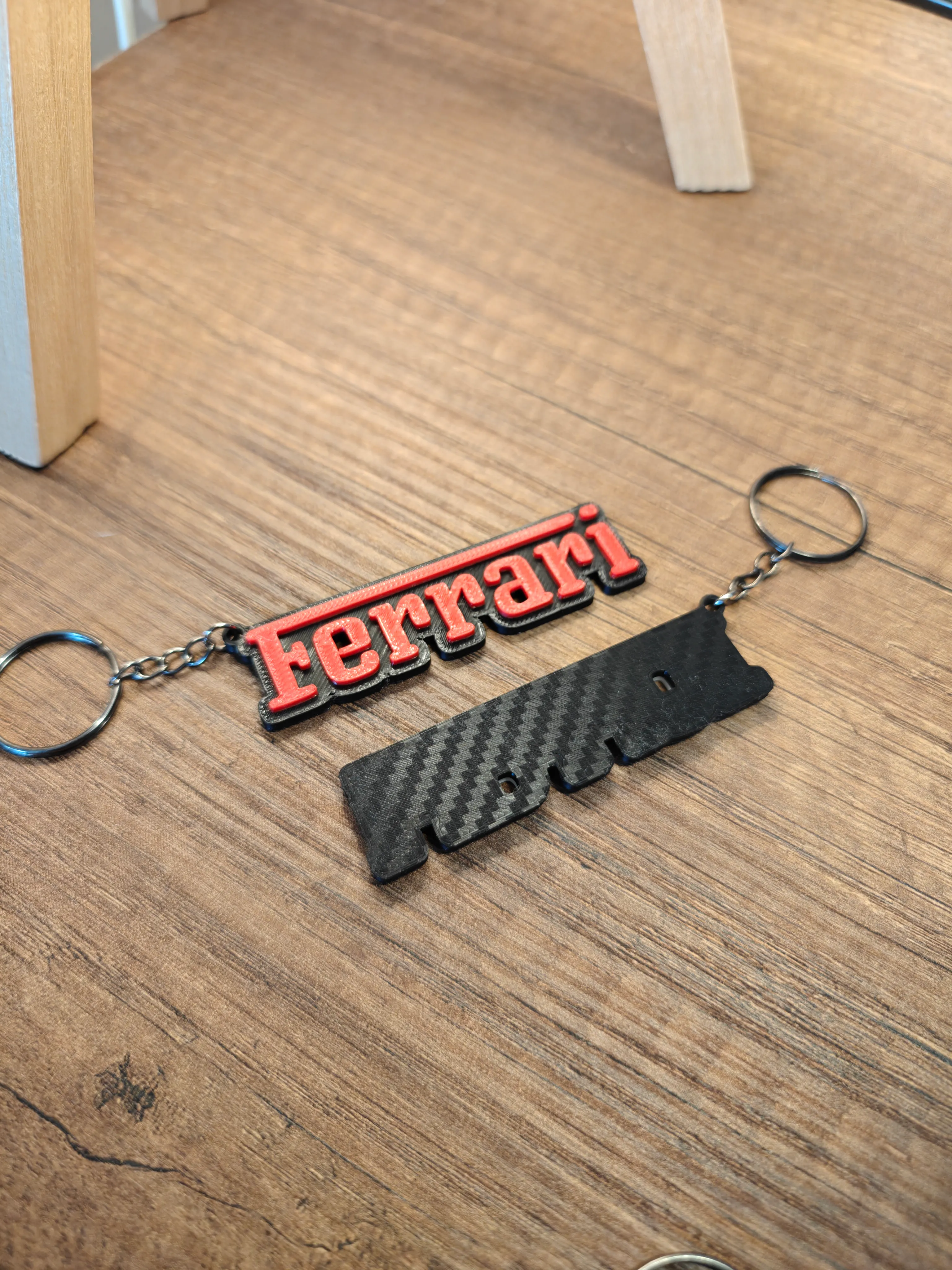 F1 Ferrari Karbon Fiber Anahtarlık