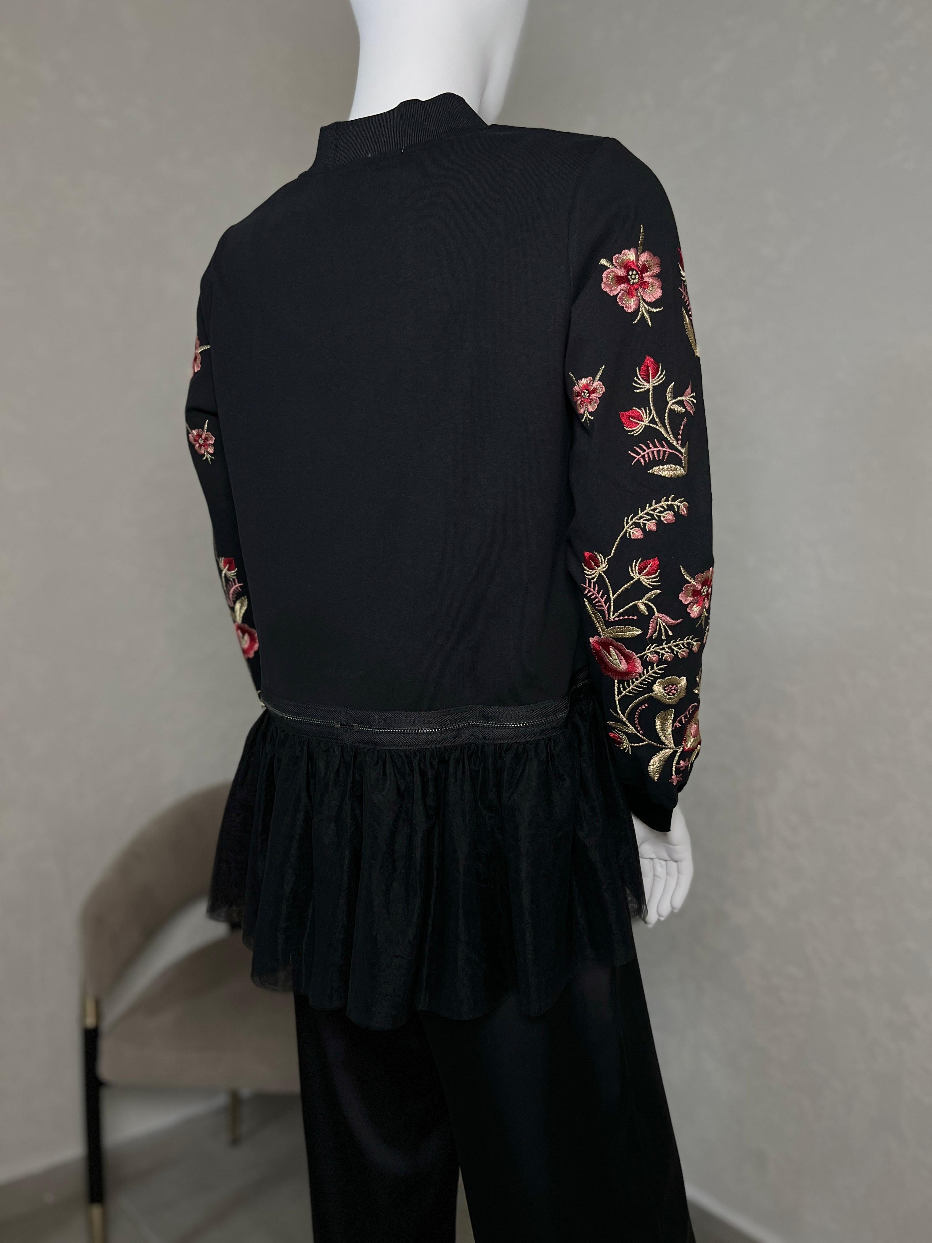 Nakış Detaylı Peplun Model Üst