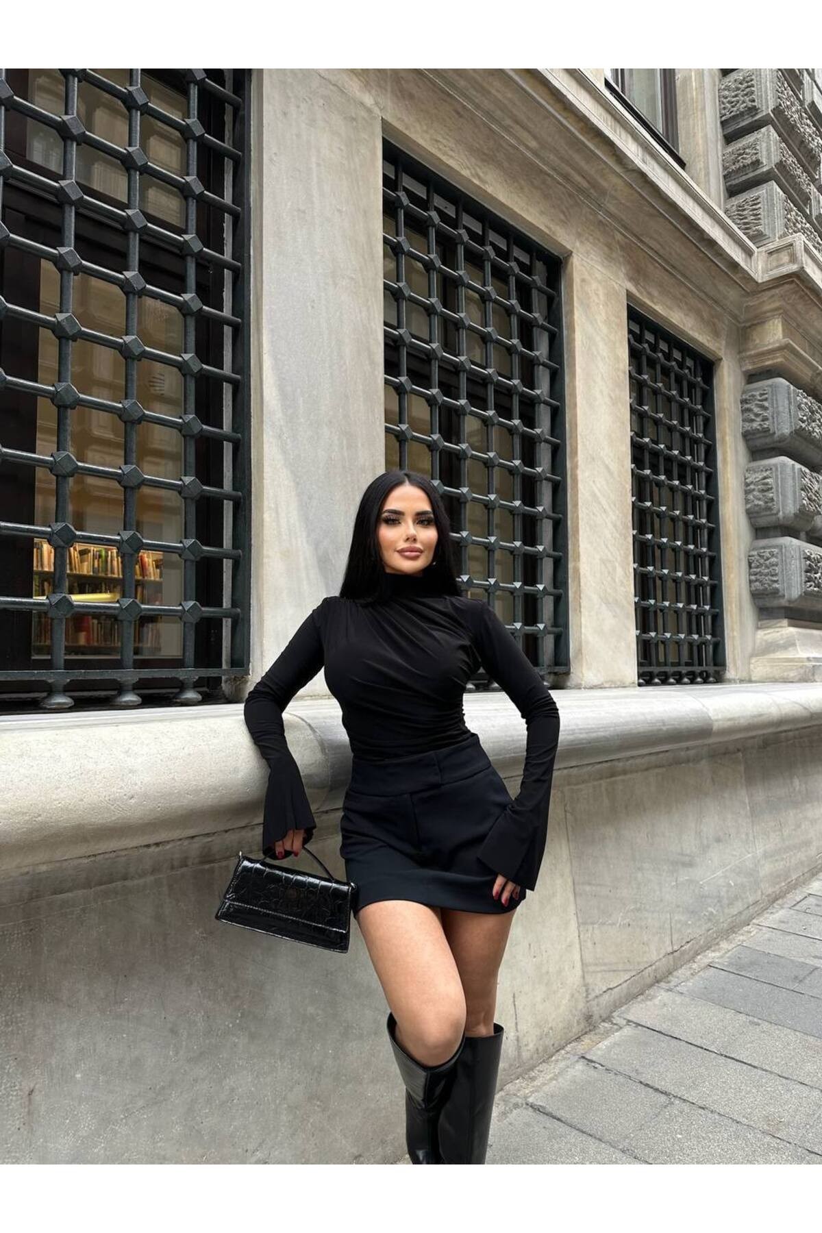 Dik Yaka Büzgü Drape Detaylı Bluz